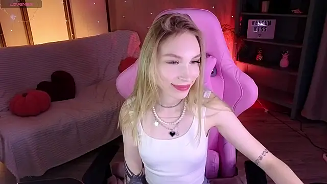 MilaDuales online show from April 22, 2026, 12:06 am