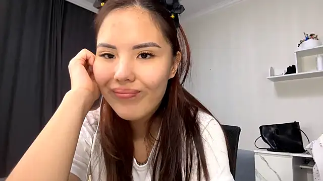 lullivi online show from April 20, 2026, 3:13 pm