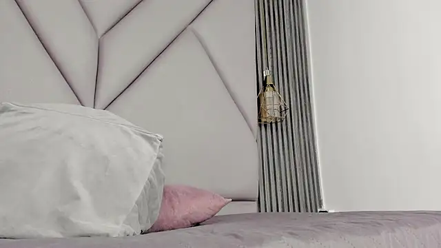 lolabunnysc online show from May 14, 2026, 1:52 pm