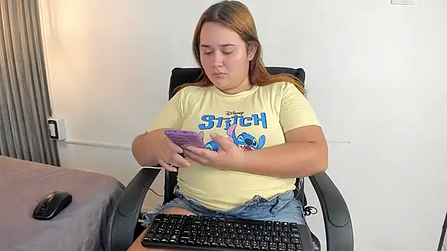 lolabunnysc online show from June 13, 2026, 12:25 pm