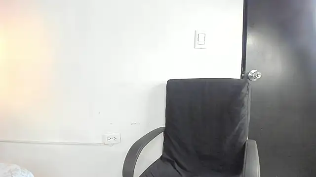 lolabunnysc online show from June 7, 2026, 1:27 pm