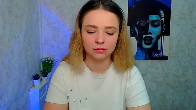 NicoleAura online show from May 13, 2026, 6:31 am