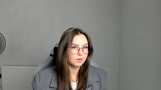 Regina cute  online show from June 26, 2026, 6:41 am