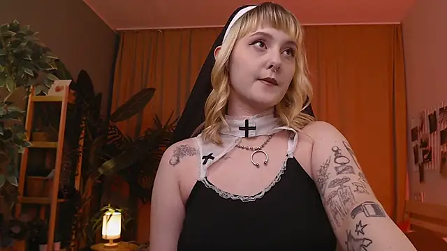 Emma Thomps online show from May 11, 2026, 2:07 pm