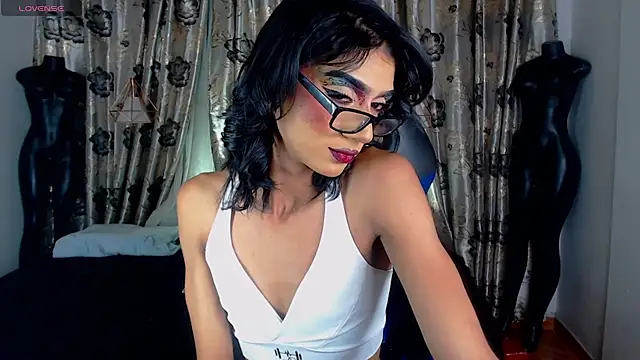 Snapshot of Hecate_doll chatting on July 17, 2026, 10:07 pm Hecate doll online show from July 17, 2026, 10:07 pm