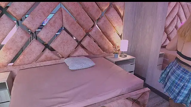 lya nekko  online show from April 22, 2026, 5:14 am