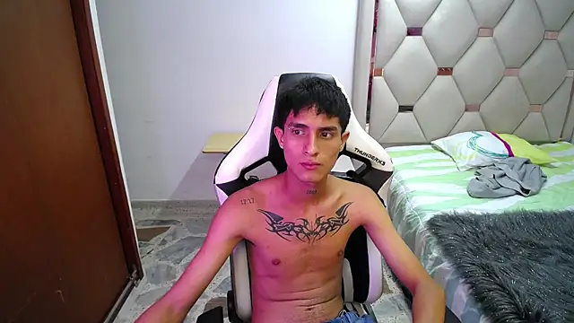 AAA WHITE online show from April 19, 2026, 5:08 am