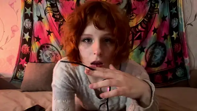 Snapshot of solarya_redfox chatting on May 17, 2026, 2:33 am solarya redfox online show from May 17, 2026, 2:33 am