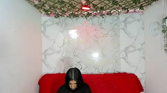 Snapshot of DAHNE_HOT_ chatting on June 12, 2026, 1:31 pm DAHNE HOT online show from June 12, 2026, 1:31 pm