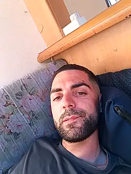 Snapshot of alieno_napoletano chatting on May 6, 2026, 2:10 pm alieno napoletano online show from May 6, 2026, 2:10 pm