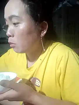 phuongtrinh1 online show from May 8, 2026, 12:42 pm