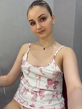 AmeliaLux online show from May 10, 2026, 1:46 pm