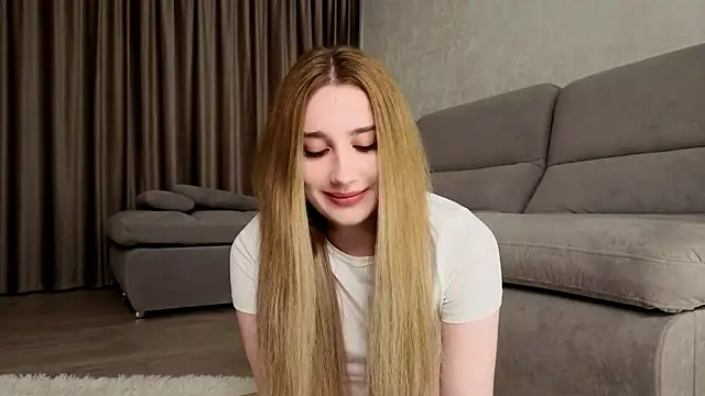 GlitchGirl online show from May 4, 2026, 1:36 pm