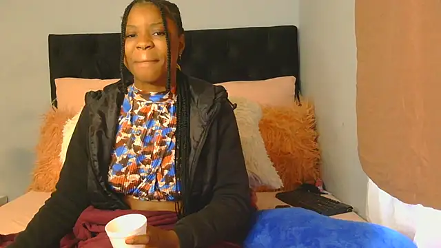 julianaa19 online show from May 28, 2026, 5:04 am