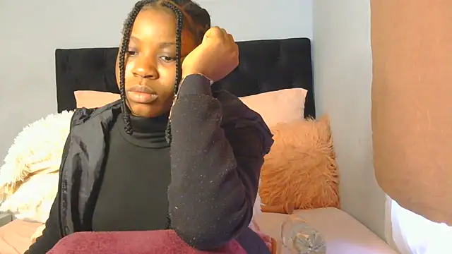 julianaa19 online show from May 26, 2026, 6:33 am
