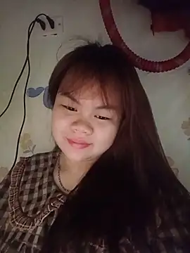 Truxcy1 online show from May 17, 2026, 12:43 am