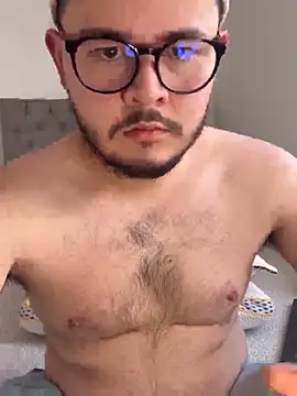 Snapshot of SubBoy_bear chatting on May 18, 2026, 12:54 pm SubBoy bear online show from May 18, 2026, 12:54 pm