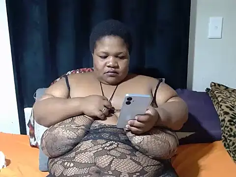 BBWMIDGET40 online show from May 6, 2026, 4:11 pm