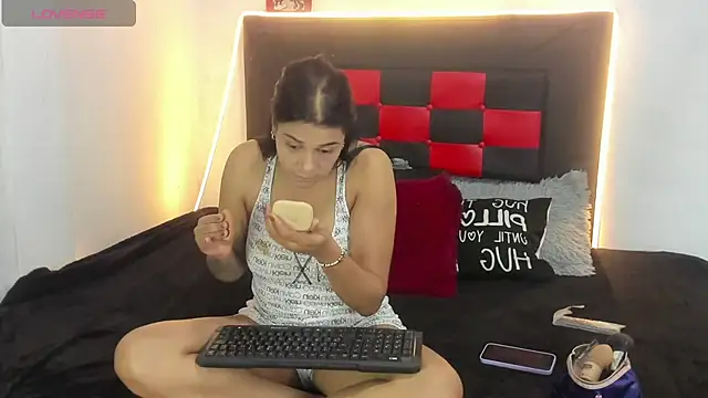 Snapshot of camila_valenciia_ chatting on July 21, 2026, 3:20 am camila valenciia online show from July 21, 2026, 3:20 am