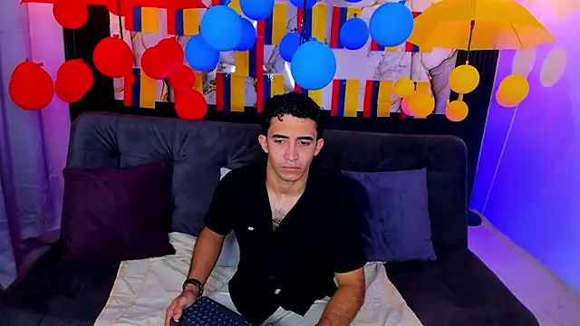 caius bigcock1 online show from June 22, 2026, 12:38 am