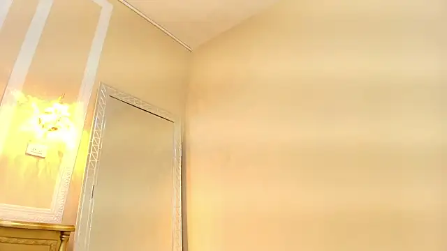 Snapshot of PaulineKosh chatting on June 4, 2026, 8:35 pm PaulineKosh online show from June 4, 2026, 8:35 pm