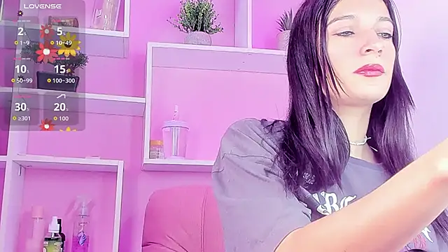 MilaWhitte online show from June 15, 2026, 4:39 pm