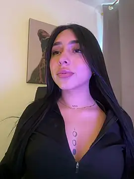 Snapshot of IsabellaNoir_ chatting on June 25, 2026, 6:35 pm IsabellaNoir online show from June 25, 2026, 6:35 pm