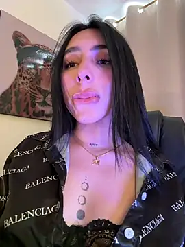 Snapshot of IsabellaNoir_ chatting on July 28, 2026, 8:23 pm IsabellaNoir online show from July 28, 2026, 8:23 pm