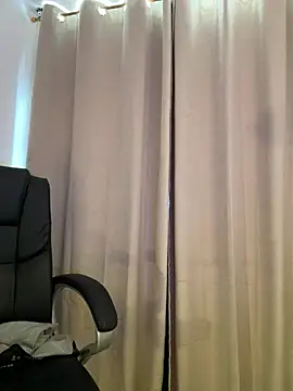 Snapshot of IsabellaNoir_ chatting on July 28, 2026, 6:20 pm IsabellaNoir online show from July 28, 2026, 6:20 pm