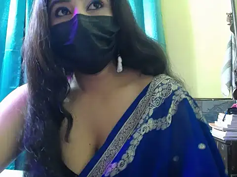 -Queenie online show from June 15, 2026, 7:57 pm
