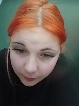 Snapshot of LoisFox chatting on June 19, 2026, 1:28 pm LoisFox online show from June 19, 2026, 1:28 pm