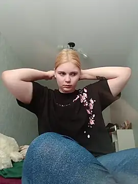 Snapshot of LoisFox chatting on May 26, 2026, 11:30 am LoisFox online show from May 26, 2026, 11:30 am
