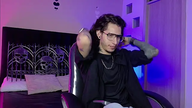 Vergil Noir  online show from June 3, 2026, 4:13 am