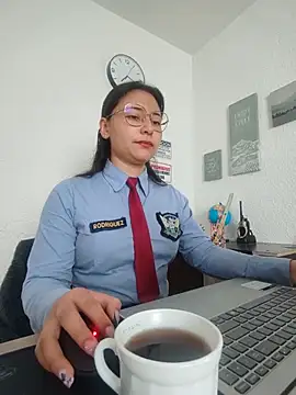 Queen linda1 online show from May 18, 2026, 12:21 pm