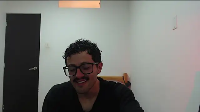 Snapshot of CuriousTomX chatting on April 28, 2026, 1:37 am CuriousTomX online show from April 28, 2026, 1:37 am