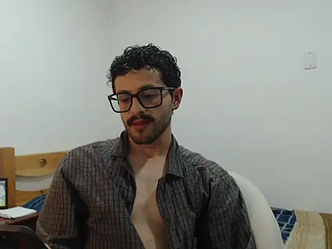 Snapshot of CuriousTomX chatting on May 6, 2026, 10:58 pm CuriousTomX online show from May 6, 2026, 10:58 pm