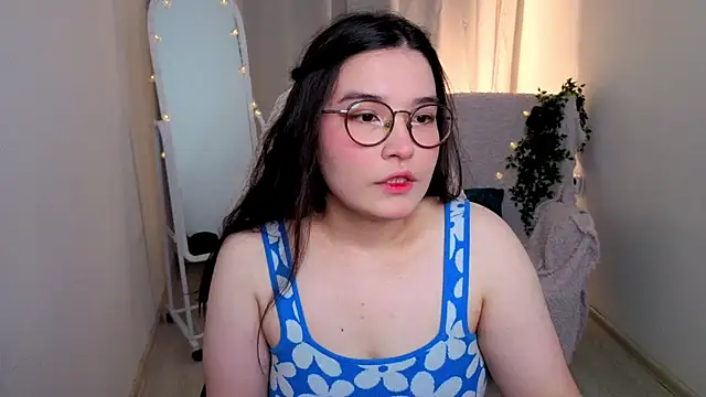 MomoRins online show from June 3, 2026, 10:36 pm