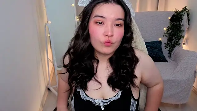 MomoRins online show from May 31, 2026, 10:10 pm