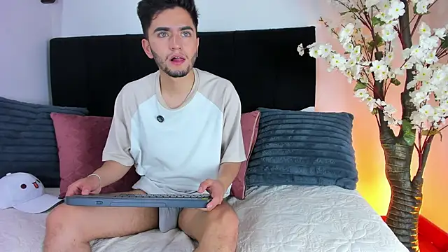 Andru Castillo online show from May 7, 2026, 1:21 am