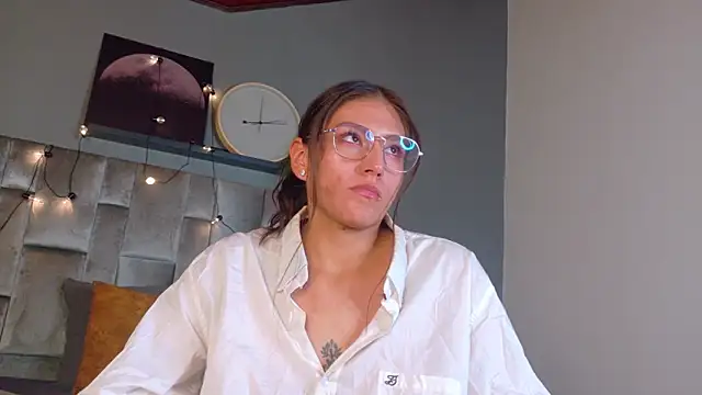 LiaaMoretti   online show from May 16, 2026, 10:36 am