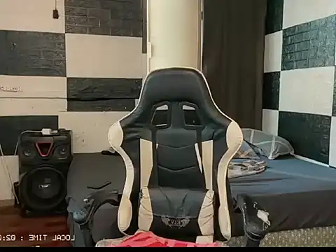 FuckMeeGUYS online show from June 19, 2026, 6:08 am