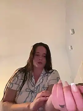 Poppylooloo online show from May 26, 2026, 8:07 pm