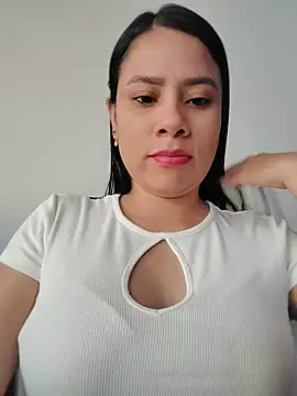 Nicol Alvarez1 online show from June 18, 2026, 9:53 pm