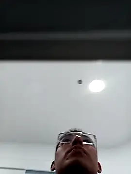 julicr200 online show from April 23, 2026, 7:04 pm