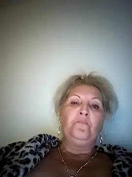 Snapshot of Divineblond chatting on November 5, 2025, 5:27 pm Divineblond online show from November 5, 2025, 5:27 pm