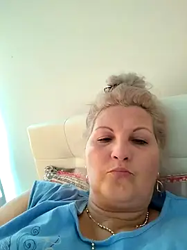 Snapshot of Divineblond chatting on November 3, 2025, 1:26 pm Divineblond online show from November 3, 2025, 1:26 pm