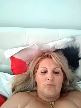 Divineblond online show from September 22, 2025, 1:17 pm