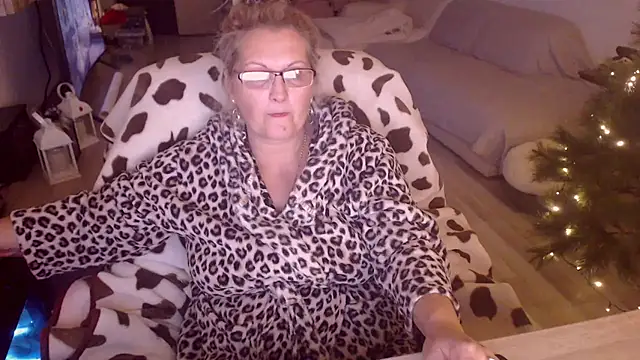 Snapshot of Divineblond chatting on January 11, 2026, 11:00 pm Divineblond online show from January 11, 2026, 11:00 pm