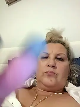 Snapshot of Divineblond chatting on December 4, 2025, 9:03 pm Divineblond online show from December 4, 2025, 9:03 pm