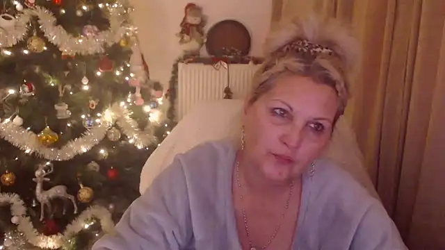 Snapshot of Divineblond chatting on December 14, 2025, 9:09 pm Divineblond online show from December 14, 2025, 9:09 pm